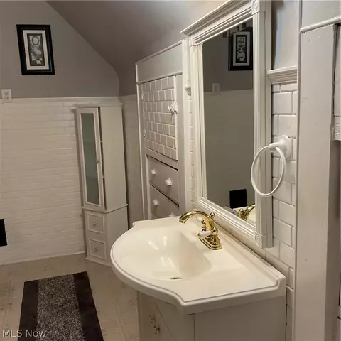 Bath - 1926 Walnut Blvd, Ashtabula, OH 44004 photo 5 of 8