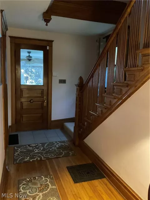Entry Way - 1926 Walnut Blvd, Ashtabula, OH 44004 photo 5 of 11