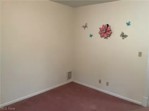 Bedroom - 1926 Walnut Blvd, Ashtabula, OH 44004 photo 3 of 8