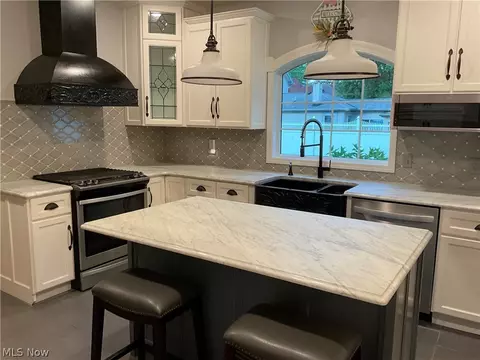 Kitchen - 1926 Walnut Blvd, Ashtabula, OH 44004 photo 2 of 4