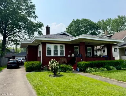 578 SE Oak Knoll Ave SE, Warren, OH 44483