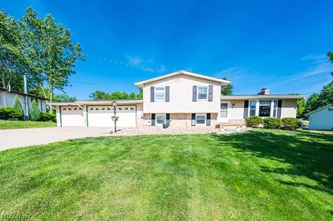 7308 Lake O Springs Ave NW, North Canton, OH 44720
