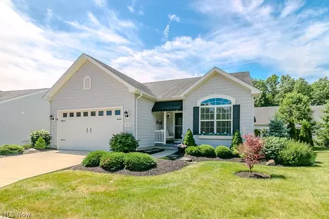 9072 Devonshire Dr, Olmsted Falls, OH 44138