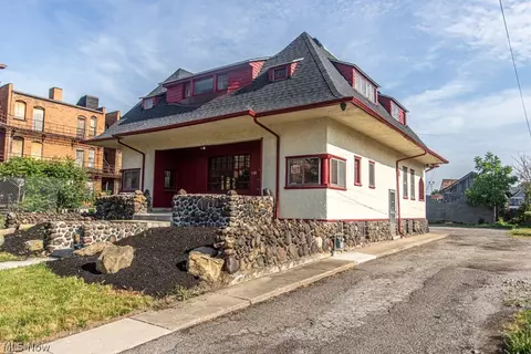 135 Porter St NE, Warren, OH 44483