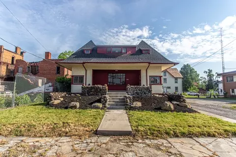 135 Porter St NE, Warren, OH 44483