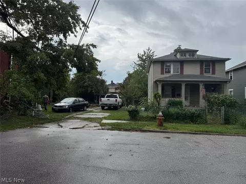 426 E 160 St, Cleveland, OH 44110