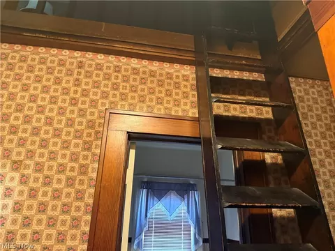 Entry Way - 1011 Chalker St, Akron, OH 44310 photo 2 of 2
