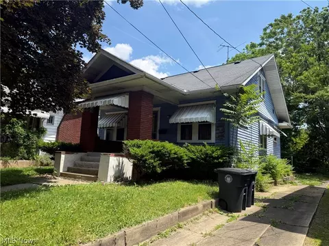 Exterior - 1011 Chalker St, Akron, OH 44310 photo 2 of 4