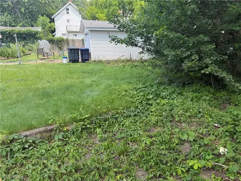 Exterior - 1011 Chalker St, Akron, OH 44310 photo 4 of 4