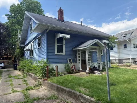 Exterior - 1011 Chalker St, Akron, OH 44310 photo 3 of 4