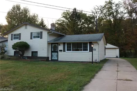 6538 Pau Pau Ct, Bedford Heights, OH 44146