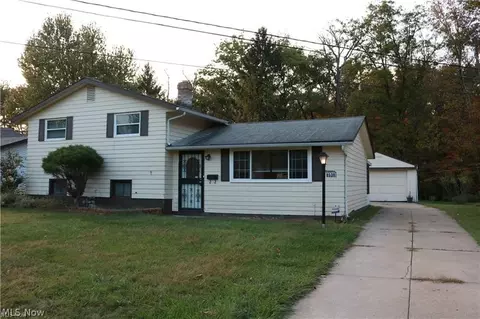 6538 Pau Pau Ct, Bedford Heights, OH 44146