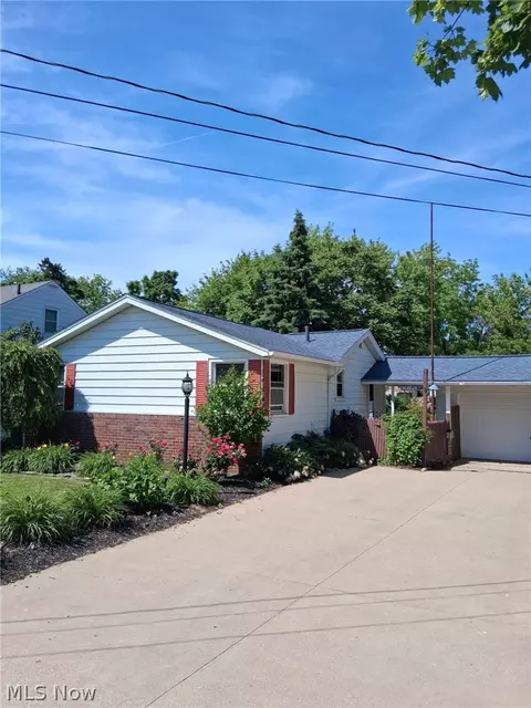 481 Shupe Ave, Amherst, OH 44001