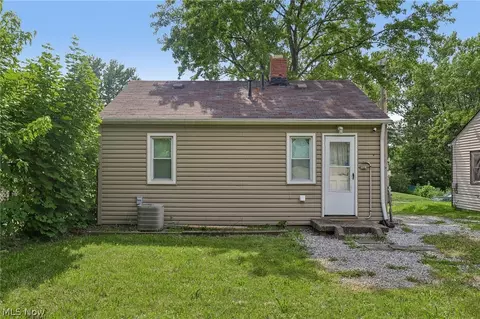Exterior - 791 Eugene St, Akron, OH 44306 photo 4 of 8