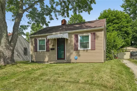 791 Eugene St, Akron, OH 44306 photo 2