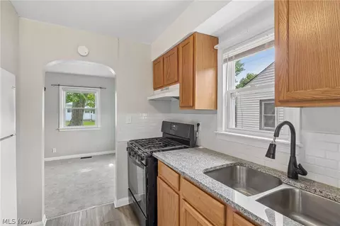 791 Eugene St, Akron, OH 44306 photo 11