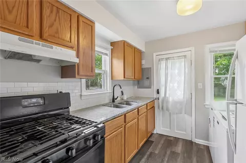 791 Eugene St, Akron, OH 44306 photo 9