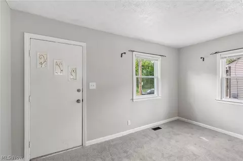 791 Eugene St, Akron, OH 44306 photo 3