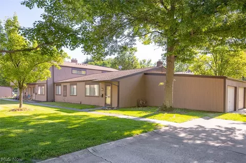 26702 Lake Of The Falls Blvd, Olmsted Falls, OH 44138