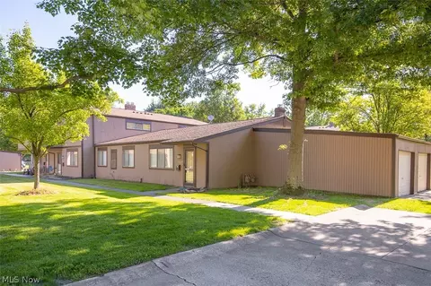 26702 Lake Of The Falls Blvd, Olmsted Falls, OH 44138