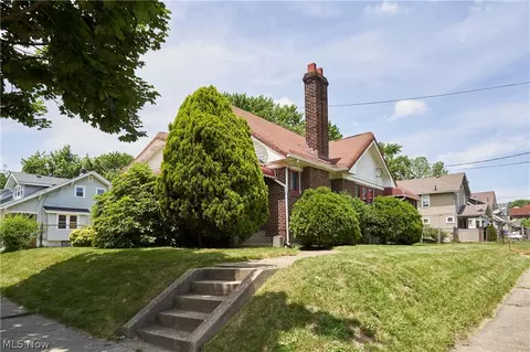 939 Lovers Ln, Akron, OH 44306