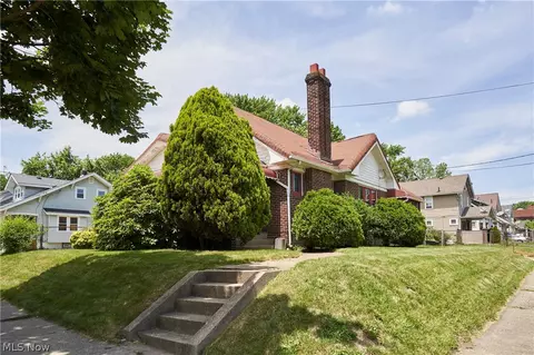 939 Lovers Ln, Akron, OH 44306