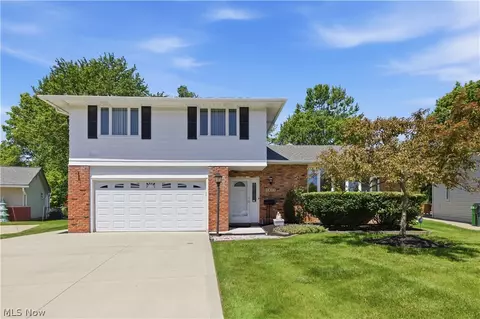 5827 Ashcroft Dr, Mayfield Heights, OH 44124