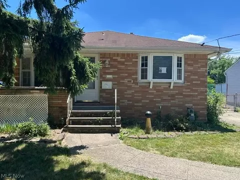 10761 Meadowbrook Dr, Parma Heights, OH 44130
