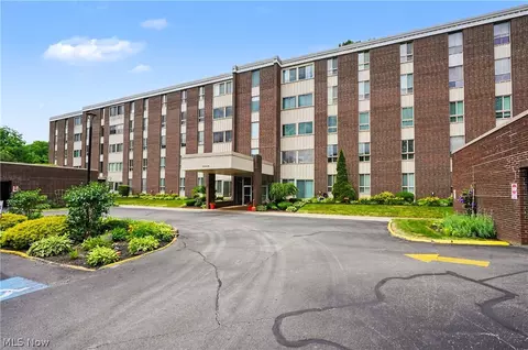 3066 Kent Rd #301, Stow, OH 44224