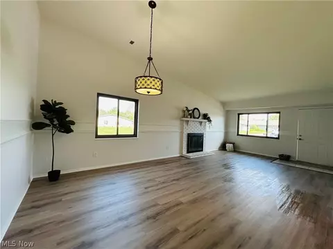 Living - 2691 Mull Ave, Copley, OH 44321 photo 3 of 5