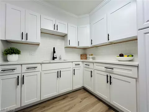 Kitchen - 2691 Mull Ave, Copley, OH 44321 photo 2 of 2