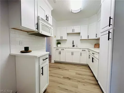 Kitchen - 2691 Mull Ave, Copley, OH 44321 photo 1 of 2