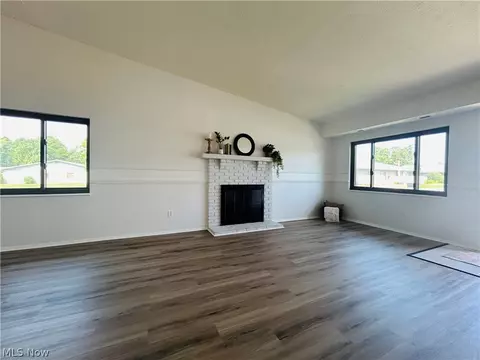 Living - 2691 Mull Ave, Copley, OH 44321 photo 2 of 5