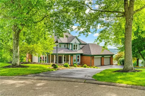 5 Medbery Dr, Coshocton, OH 43812