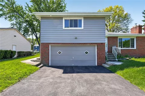 515 Murray Hill Dr, Youngstown, OH 44505