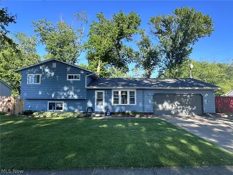 693 Hollywood Ave, Sheffield, OH 44054