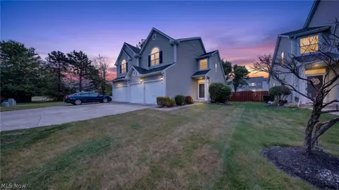 23215 Chandlers Ln, Olmsted Falls, OH 44138