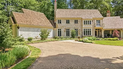 8830 Stone Ridge Dr SE, Warren, OH 44484