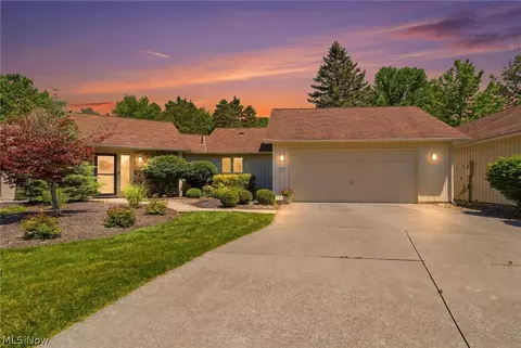 21300 Oak Bark Trl #9, Strongsville, OH 44149