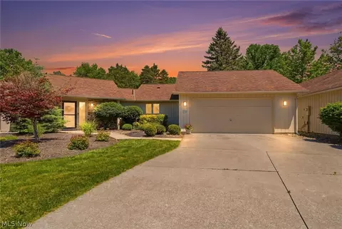 21300 Oak Bark Trl #9, Strongsville, OH 44149