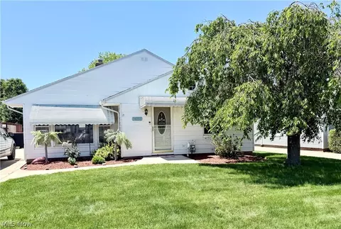32125 Densmore Rd, Willowick, OH 44095