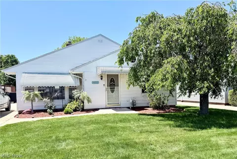 32125 Densmore Rd, Willowick, OH 44095