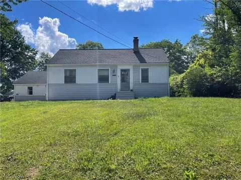 4890 Brainard Rd, Chagrin Falls, OH 44022