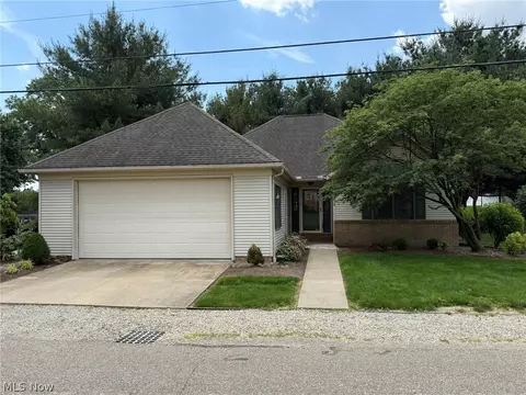 238 Edgemore St NE, Sugarcreek, OH 44681