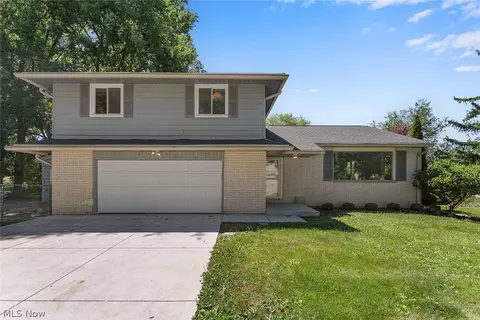 2120 Cedarview Dr, Beachwood, OH 44122