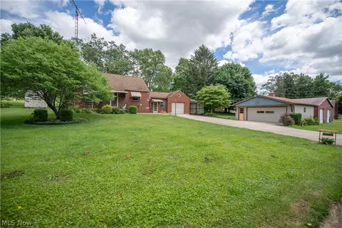 3063 Diamond St NE, Canton, OH 44721 photo 2