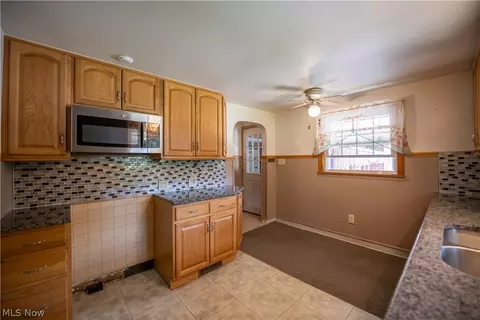 3063 Diamond St NE, Canton, OH 44721 photo 6