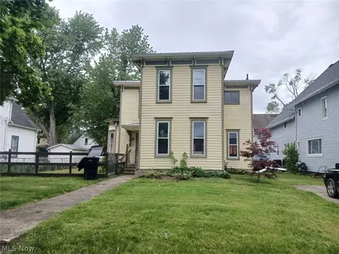 247 Whitney St, Conneaut, OH 44030