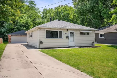 4807 Willowbrook Dr, Mentor, OH 44060