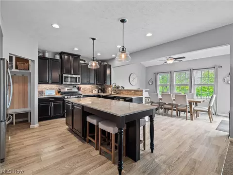 3145 Wheaton Dr, Avon, OH 44011 photo 3